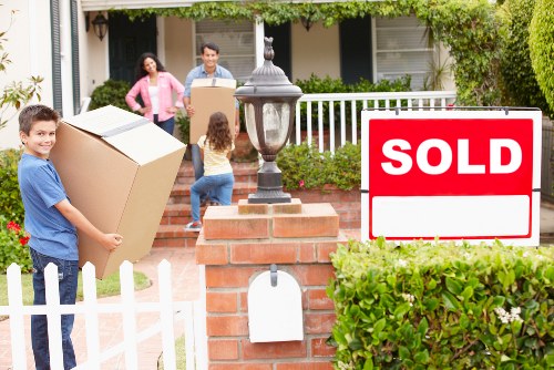 Local moving truck service for flats and houses in Fulham